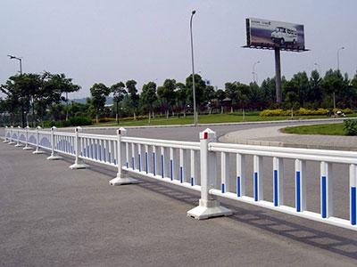 道路鋅鋼護(hù)欄圖片3