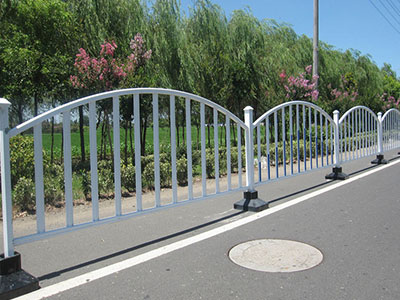 鄭州市道路隔離護(hù)欄-28公里
