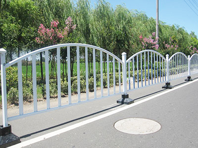 新型道路護(hù)欄